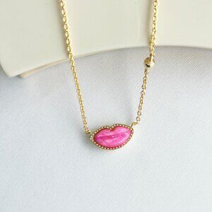 Kendra Scott Lips Gold Hot Pink Mother-of-Pearl Necklace